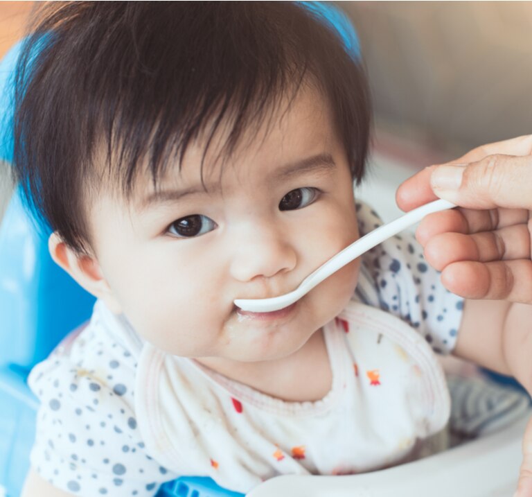 5 Trik Sukses Pemberian MPASI Pertama pada Si Kecil