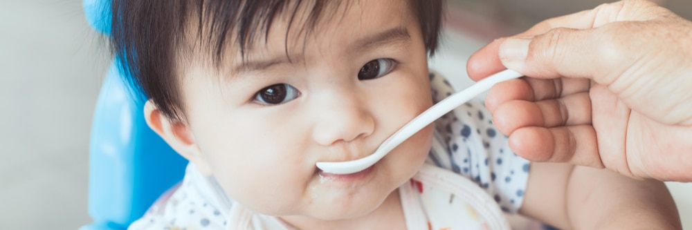 5 Trik Sukses Pemberian MPASI Pertama pada Si Kecil