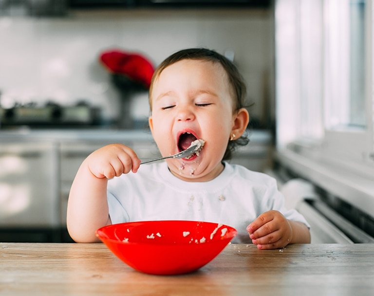 Usia Berapa Bayi Bisa Melihat? Berikut Tahapannya!